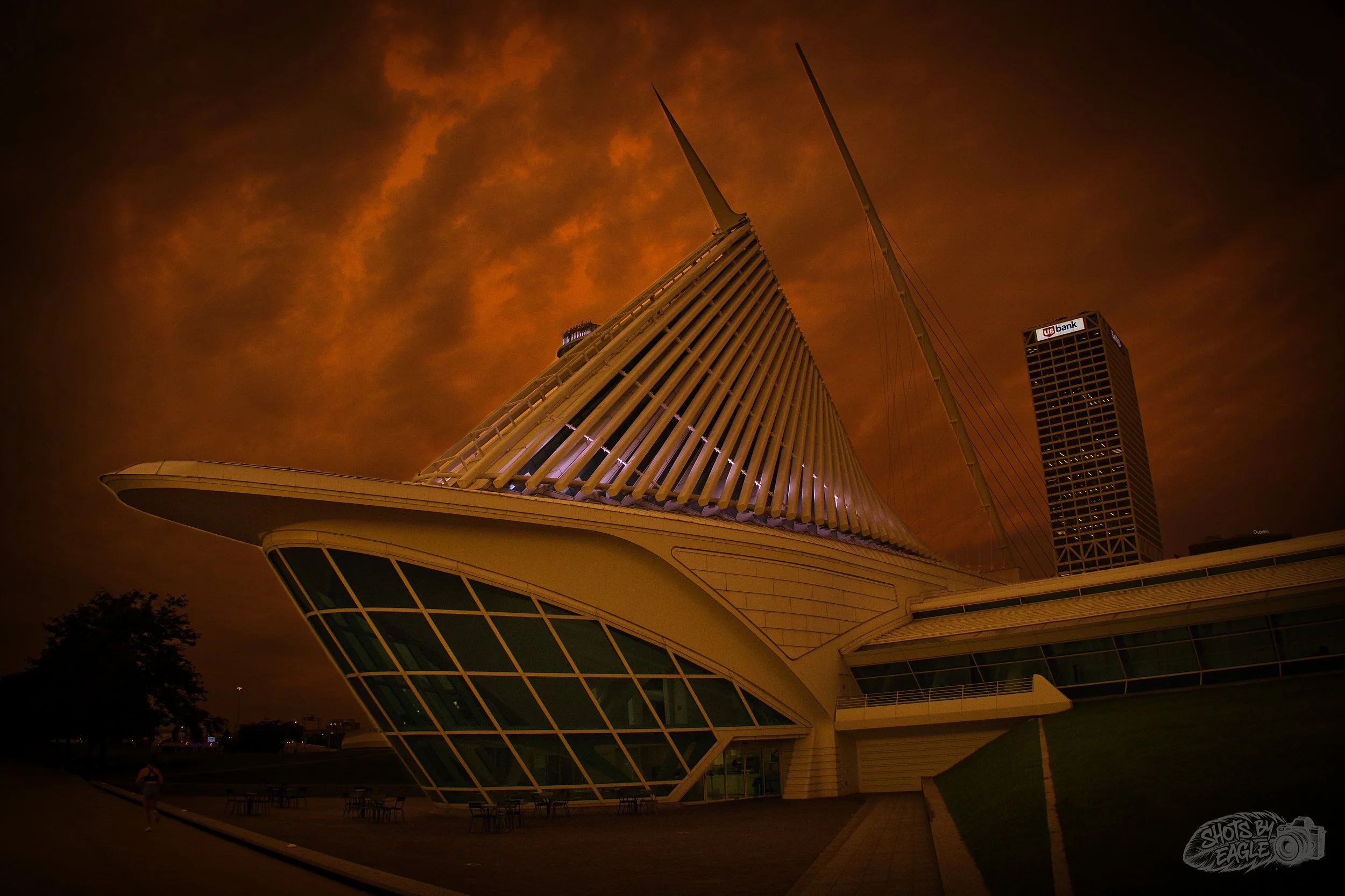 Sunrise over the Milwaukee Art Museum at Lake Michigan