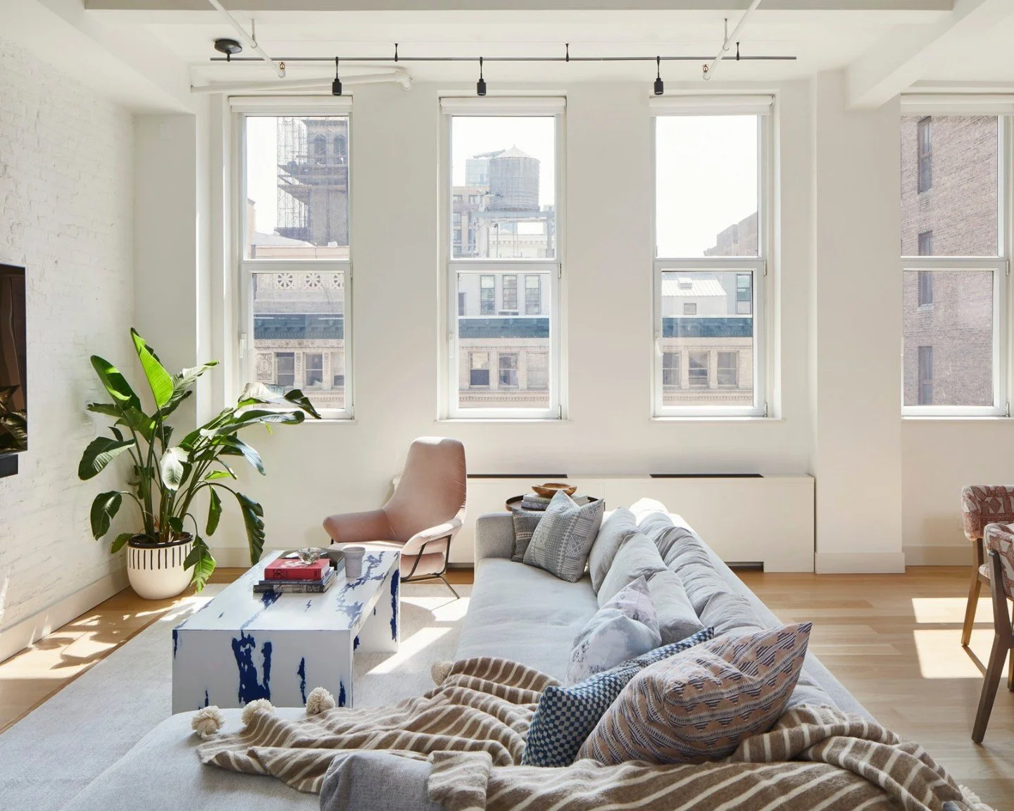A living room should feel like an open invitation 💌
ㅤ
For hosting, laughing, celebrating, and making memories with the people you love. It should be a space you&rsquo;re excited and proud to welcome others into.
ㅤ
As we get ready to host friends &am