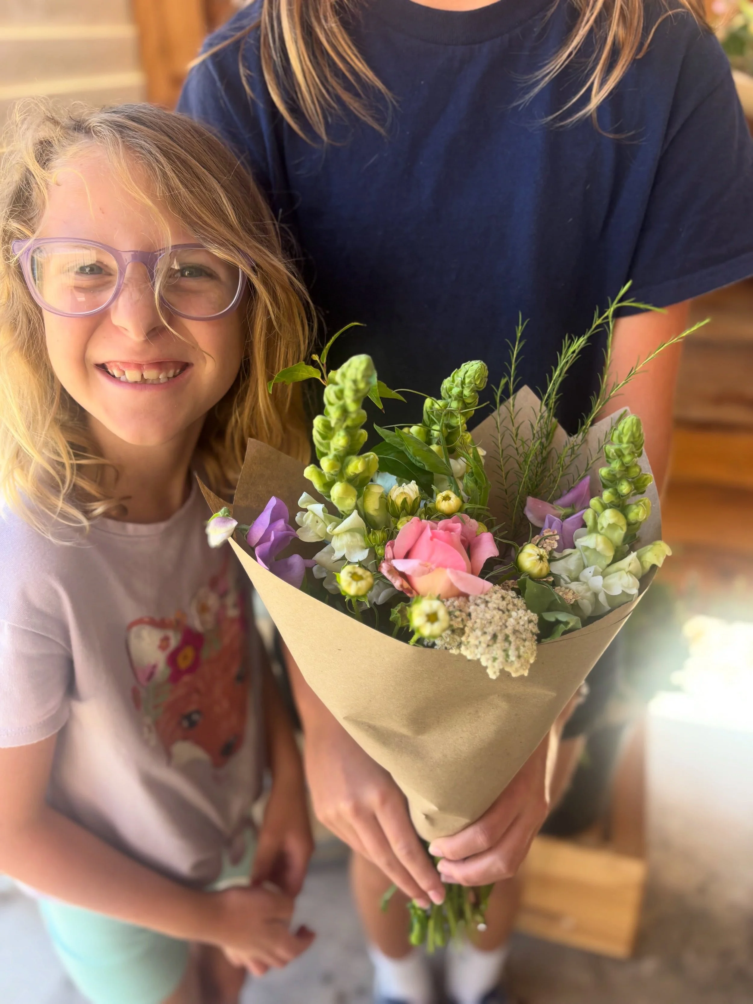 This week&rsquo;s flowers were so fun to arrange with this morning. Bouquets feature sweet pea, stock, rose, snapdragon, cosmos, yarrow, statice, and bells of Ireland. Come on by the stand this weekend for the best of spring! 

Not pictured is Zoe @f