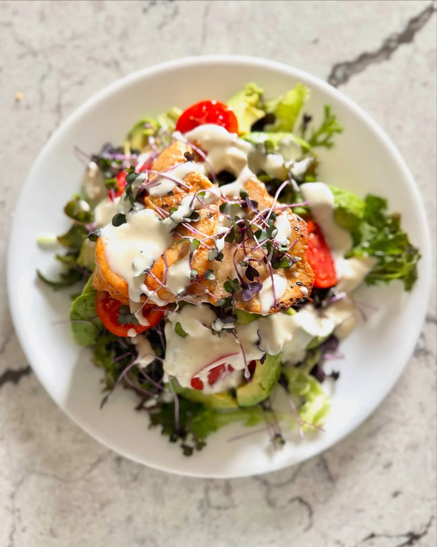 The kind of salad that doesn&rsquo;t feel like &ldquo;just a salad.&rdquo; 😉
Loaded with avocado, chicken, and our Hydroponic Salad Blend &mdash; grown year-round in Milwaukee&rsquo;s endless summer. ☀️
Fresh. Crunchy. Never boring.
#FreshForAll #Hy
