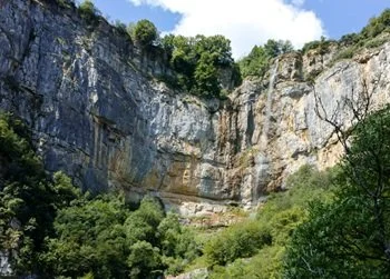 Водопад Скакля – една от най-впечатляващите забележителности около София