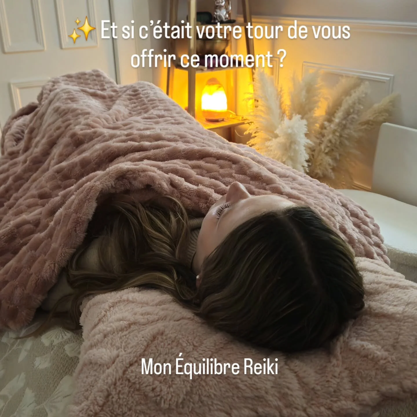 Aujourd&rsquo;hui, elle a choisi de s&rsquo;arr&ecirc;ter.
De poser ce qu&rsquo;elle porte.
De rel&acirc;cher la pression.

En une s&eacute;ance de Reiki, le corps se d&eacute;tend, le mental ralentit, les tensions s&rsquo;apaisent.
On se sent plus l
