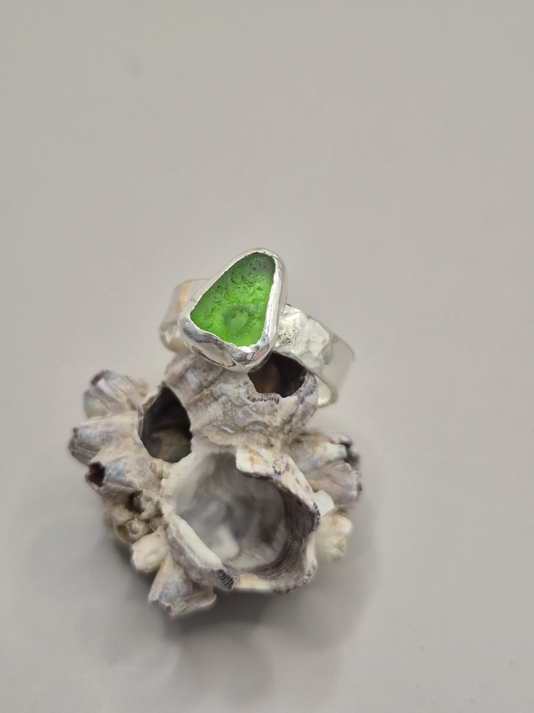Kelly green seaglass ring, size M