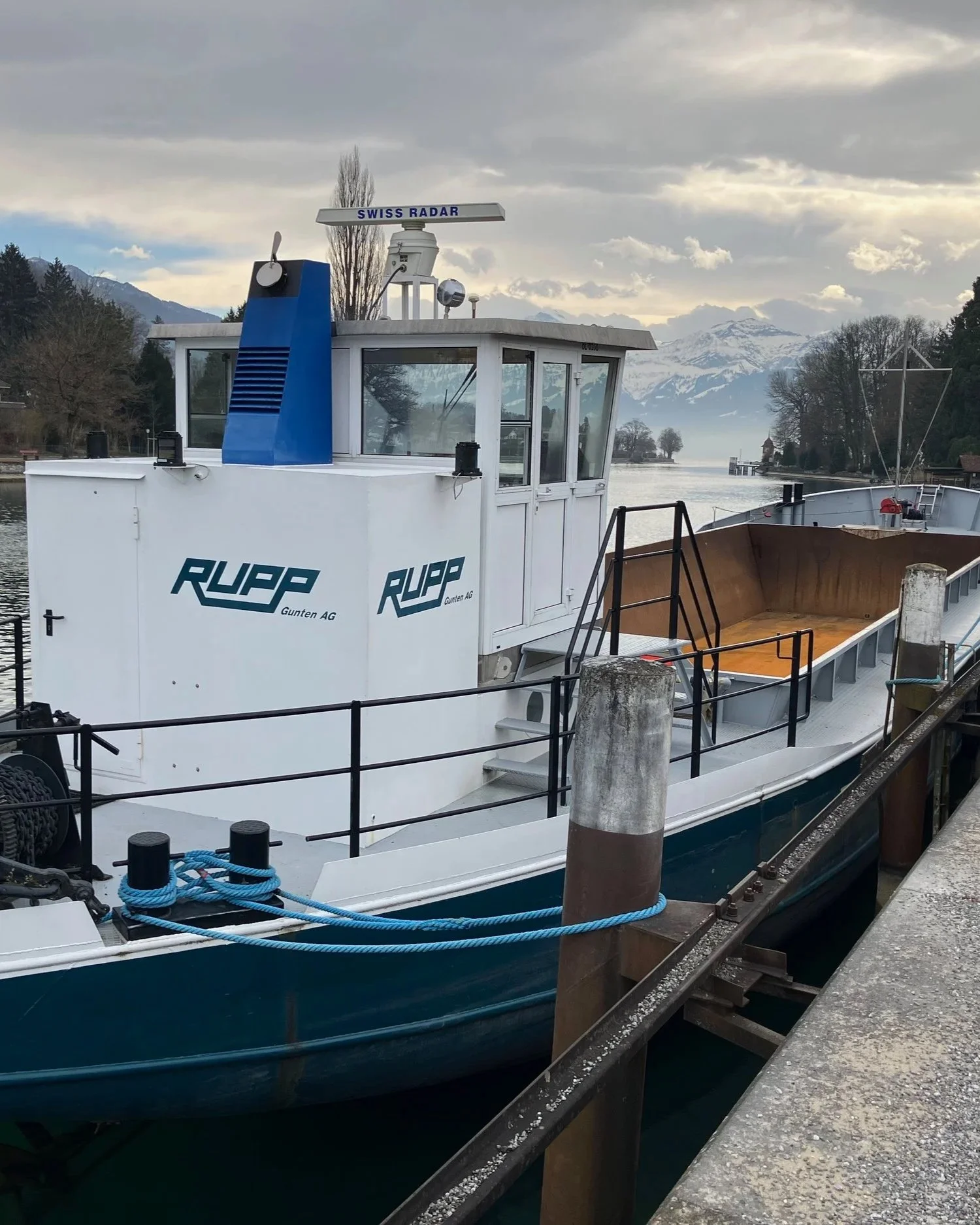 Lastschiffe auf Schweizer Seen