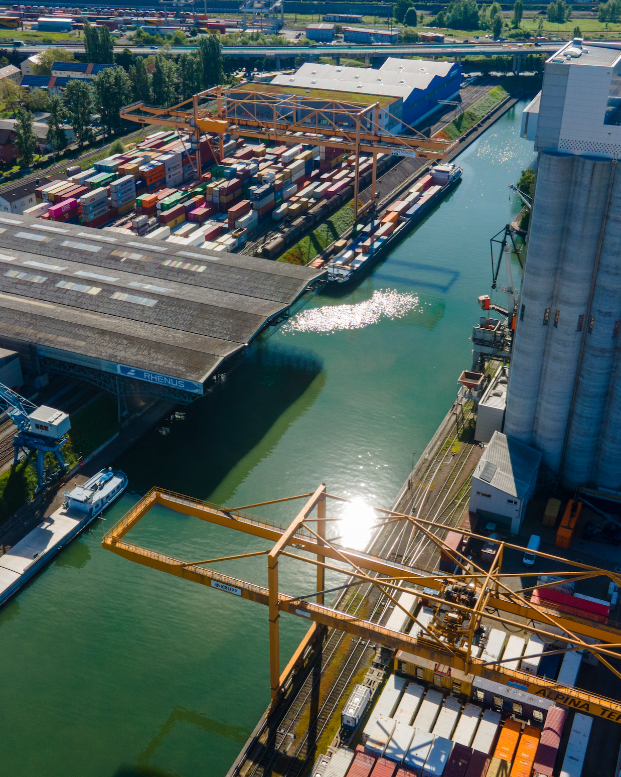 Rheinhäfen als Gütertor zur Schweiz