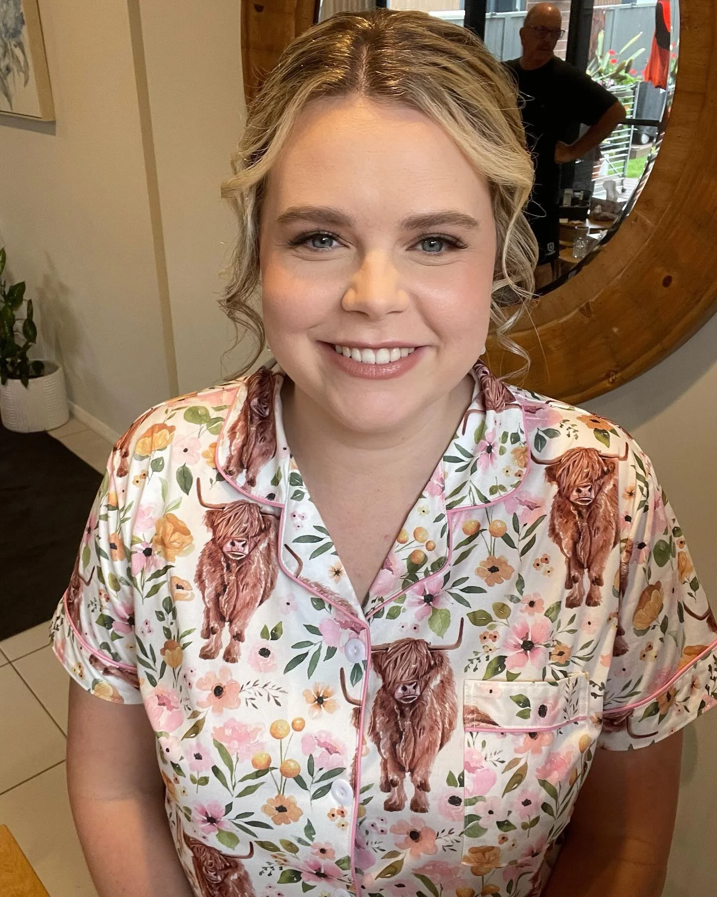 Nothing beats a Saturday filled with love, laughter, and a glowing bride! ✨💕 This beauty is all smiles and ready for her special day. So grateful to be part of these magical moments! Hair: @alicia_louise_hairartistry #SaturdayBride #BridalGlow #Embr