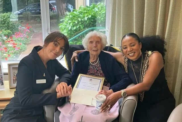 Lord Mayor of Leeds meets 108 year old Elsie