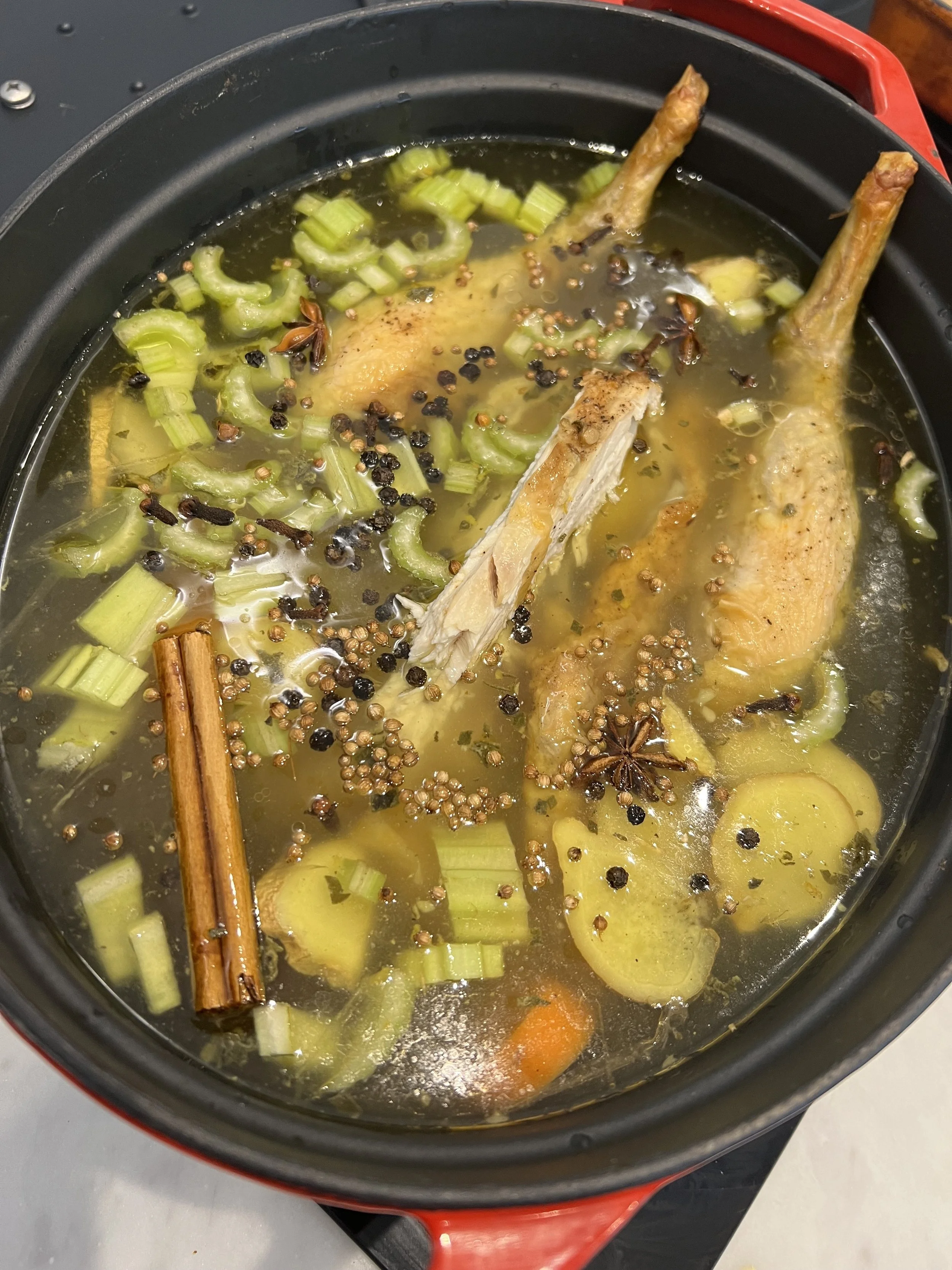 Aromatic chicken bone broth