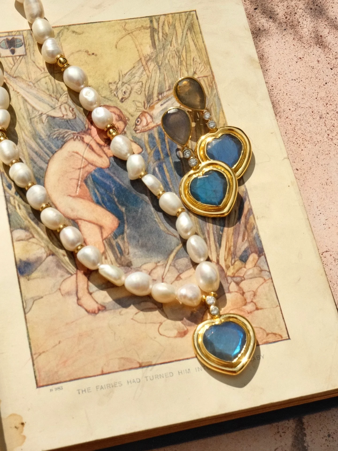 Carousel Jewels AW25 is here - Nessa ✨

This collection is a tribute to Vanessa Bell, whose creativity and way of living inspired the Bloomsbury set, a group of artists working in London in the early 20th century. Vanessa embodied colour, freedom, an