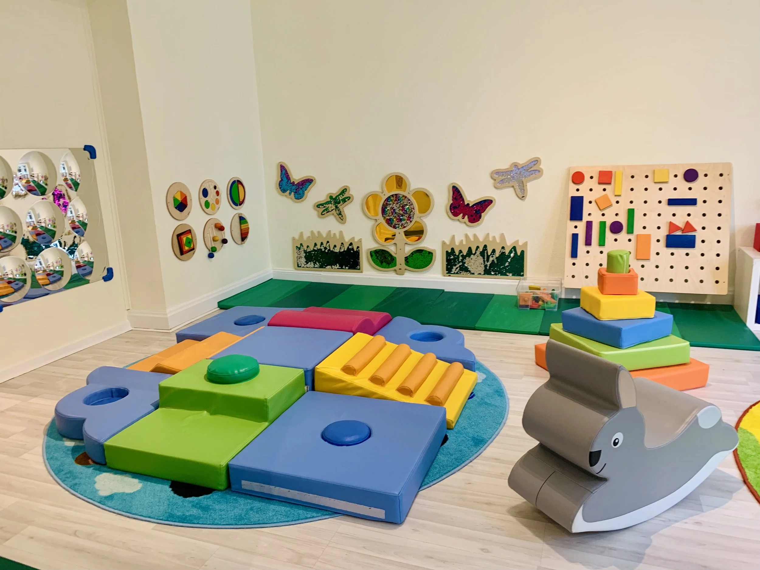 *ab Januar 2026* 8 x "Wahrnehmen & Entdecken" für Krabbel-Kiddies (ca. 3 - 6 Monate) montags 9.00 - 10.00 Uhr