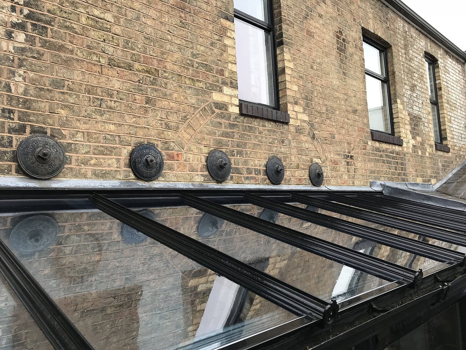 Professional Window Cleaning Services in Gloucester – Lewis Cleaning Co