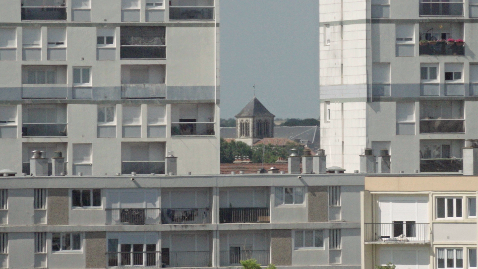 Running away is easy, it's the leaving&nbsp;that's hard, Video, 60min, HD, 16:9, Farbe, Stereo, Mauricio&nbsp;Hölzemann &amp;&nbsp;Pierre-Yves Delannoy