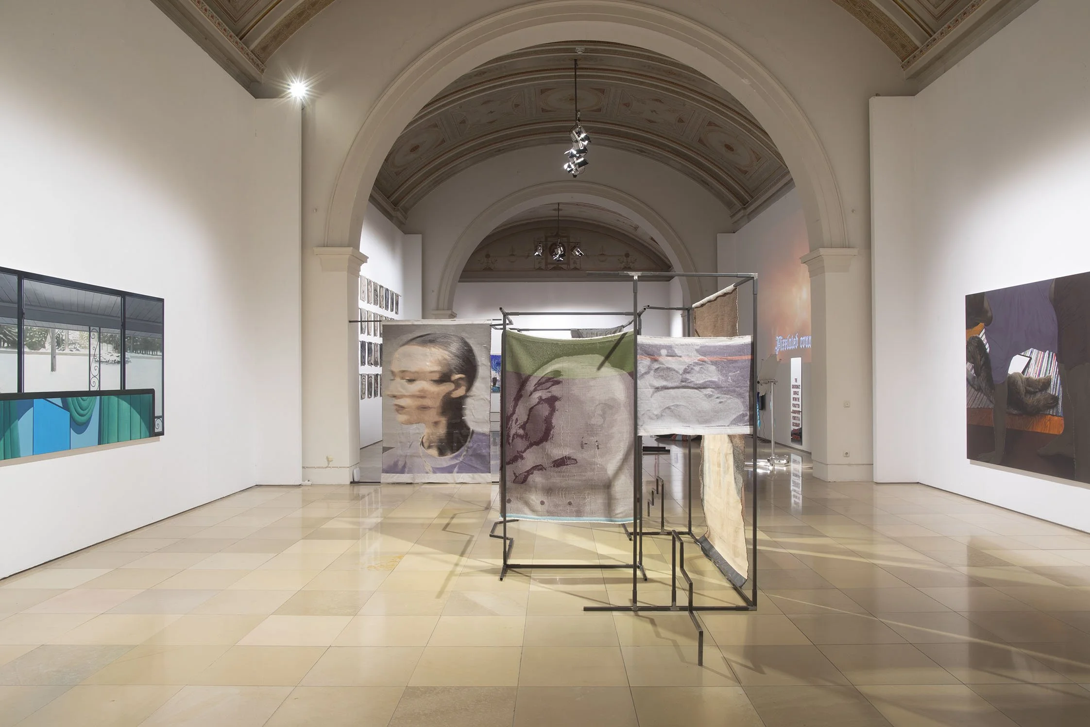 © v.: Gloria Sogl, r. u. l.: Jonah Gebka, Ausstellungsansicht TACKER 2025 / PRESELECTION. Foto: Toby Binder