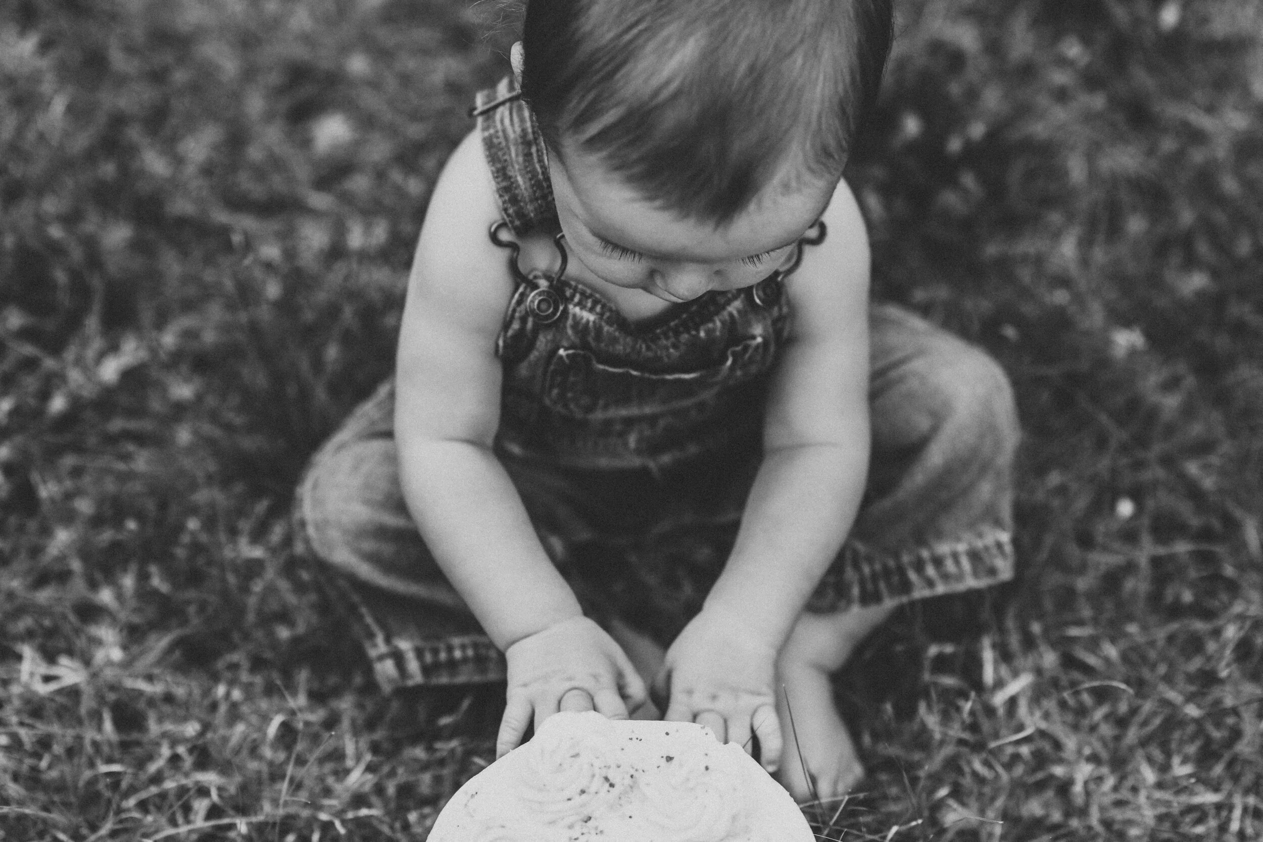 one+year+old+with+cake+Lynn+Walker+Photography.jpg