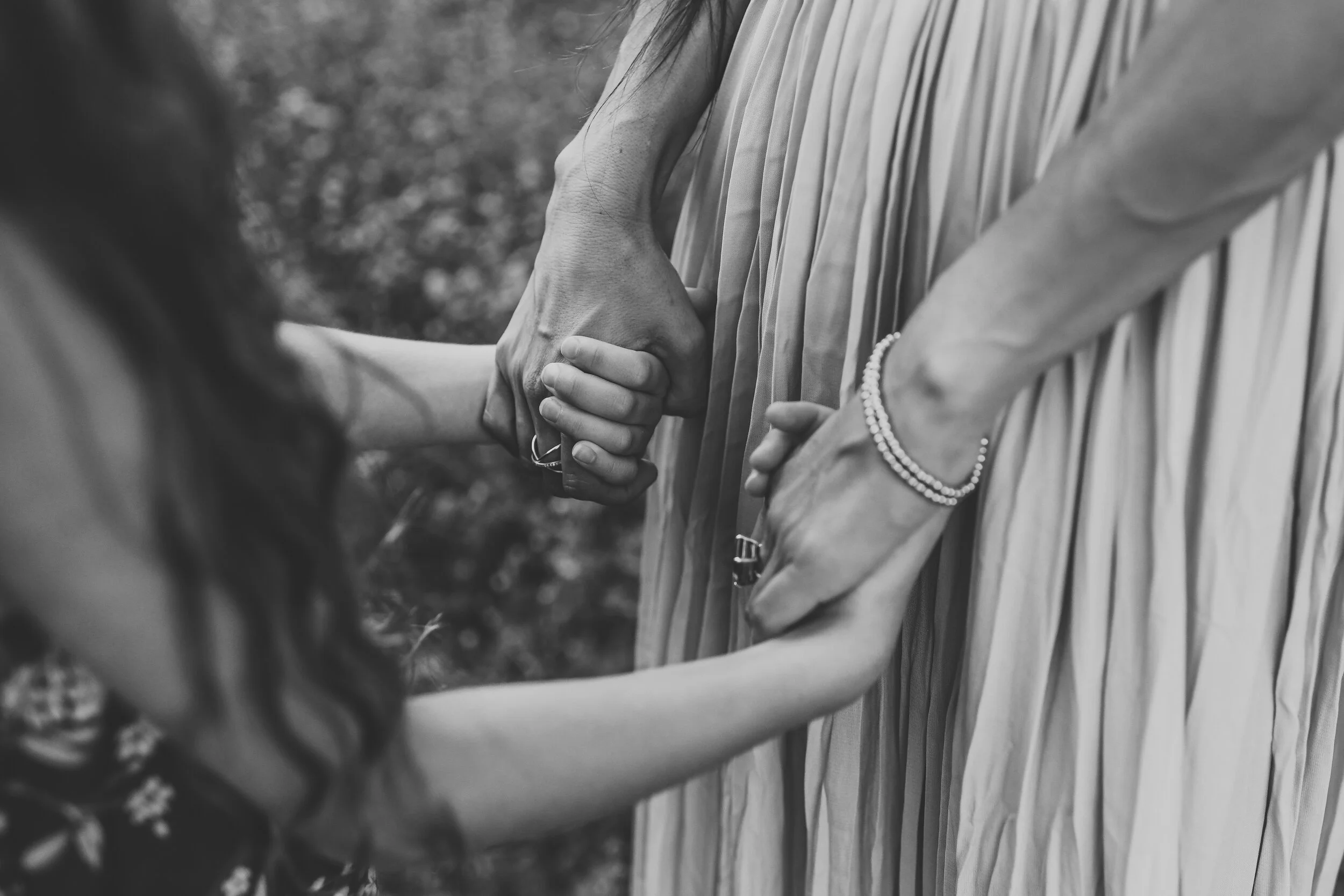 mother+and+daughter+hands+in+black+and+white.jpg