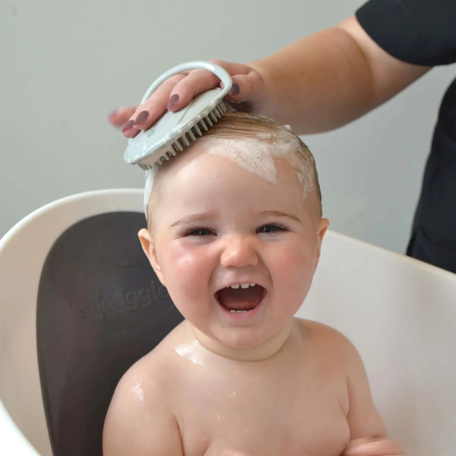 schnuggle cradle cap brush 3.webp