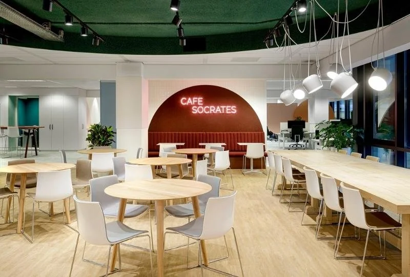 Kantoormeubilair voor een IT-bedrijf in Den Haag