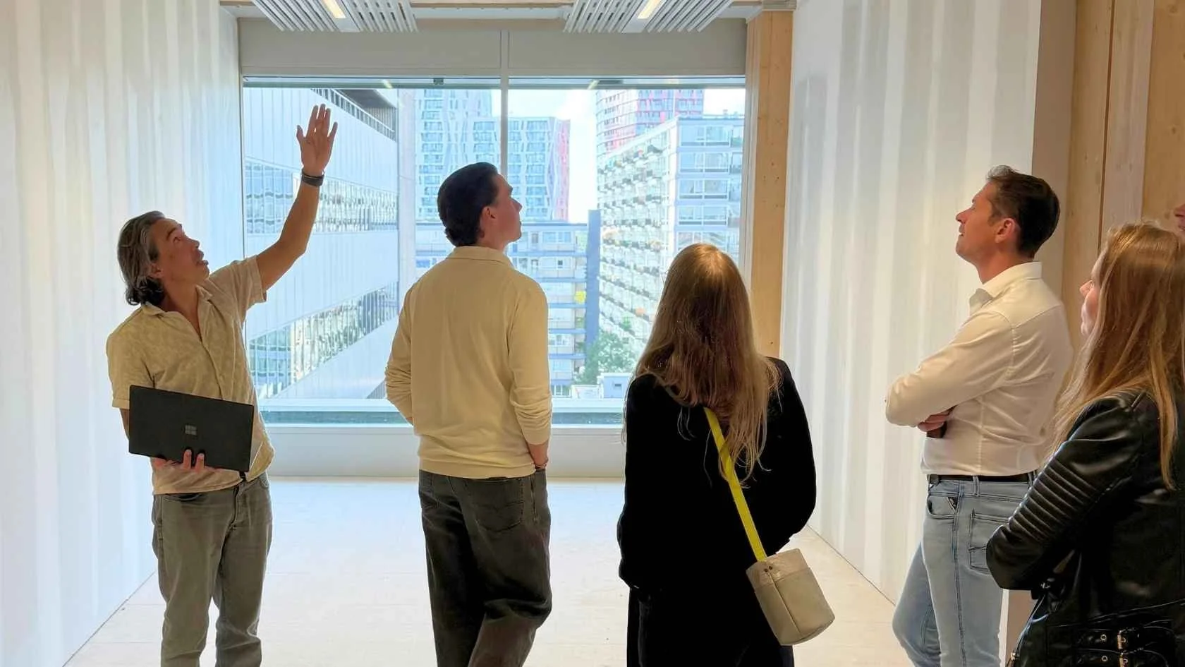 Een interieurarchitect voor kantoor