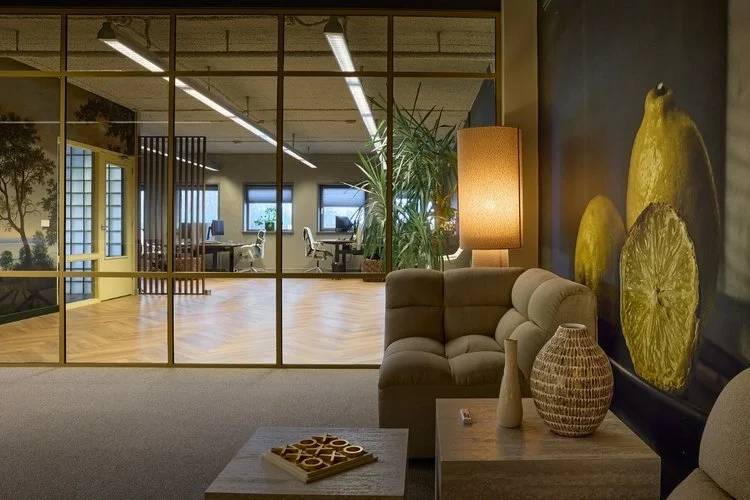 werkplekinrichting die voorziet in verschillende werkbehoeften