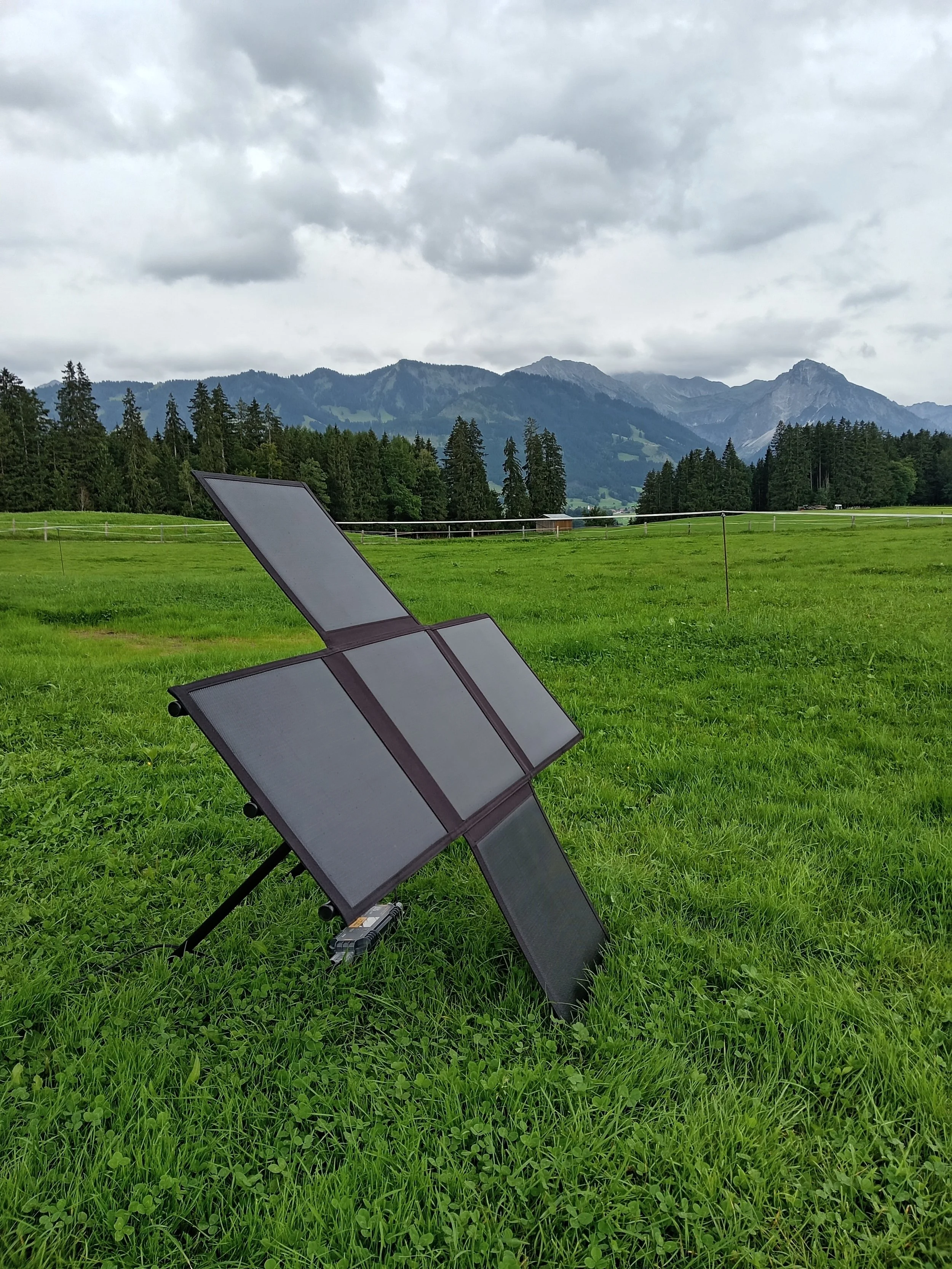 Image of the solar cross fold camping solar panel by Nagonic