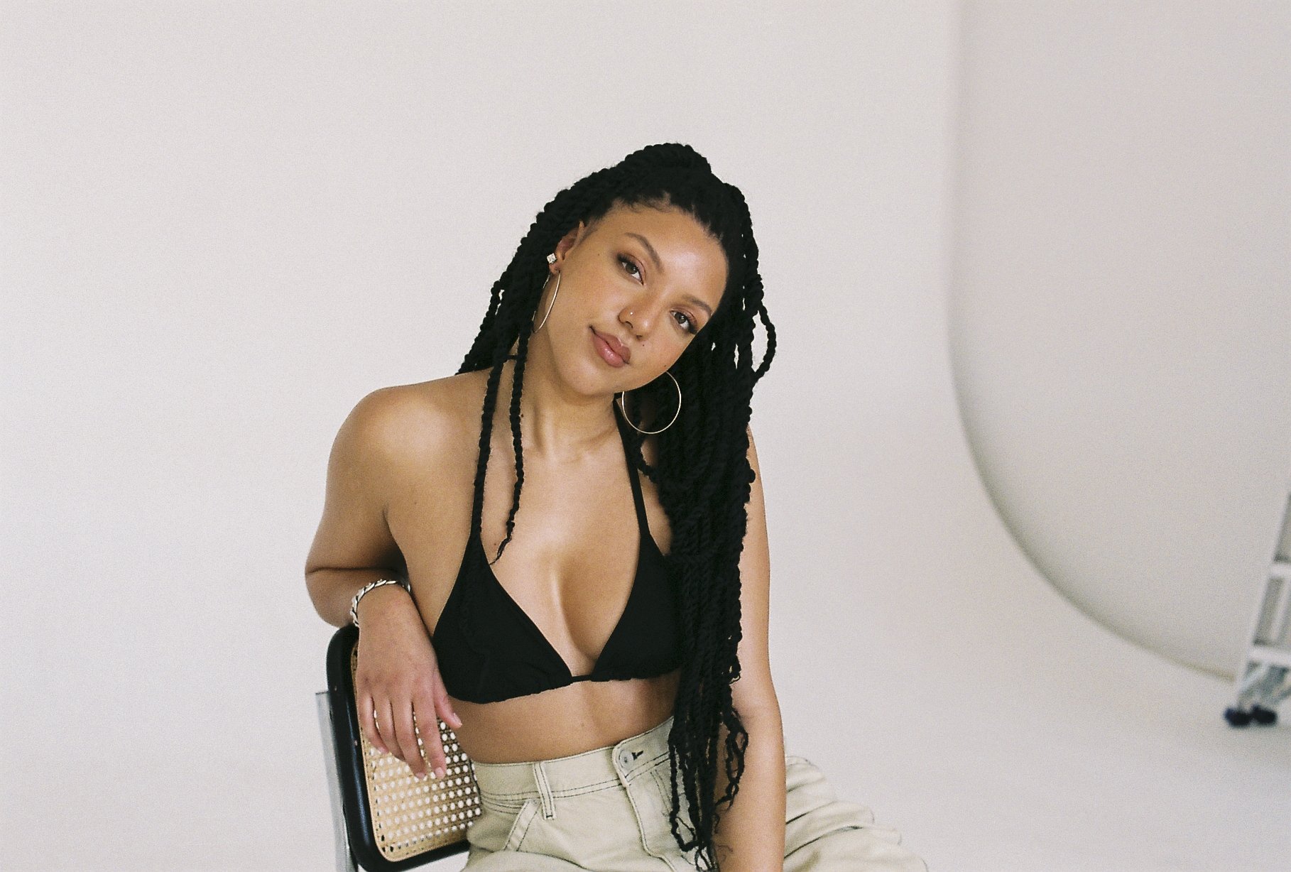 Sweden’s Rising-Star Nápoles Releases New Single Circulate.