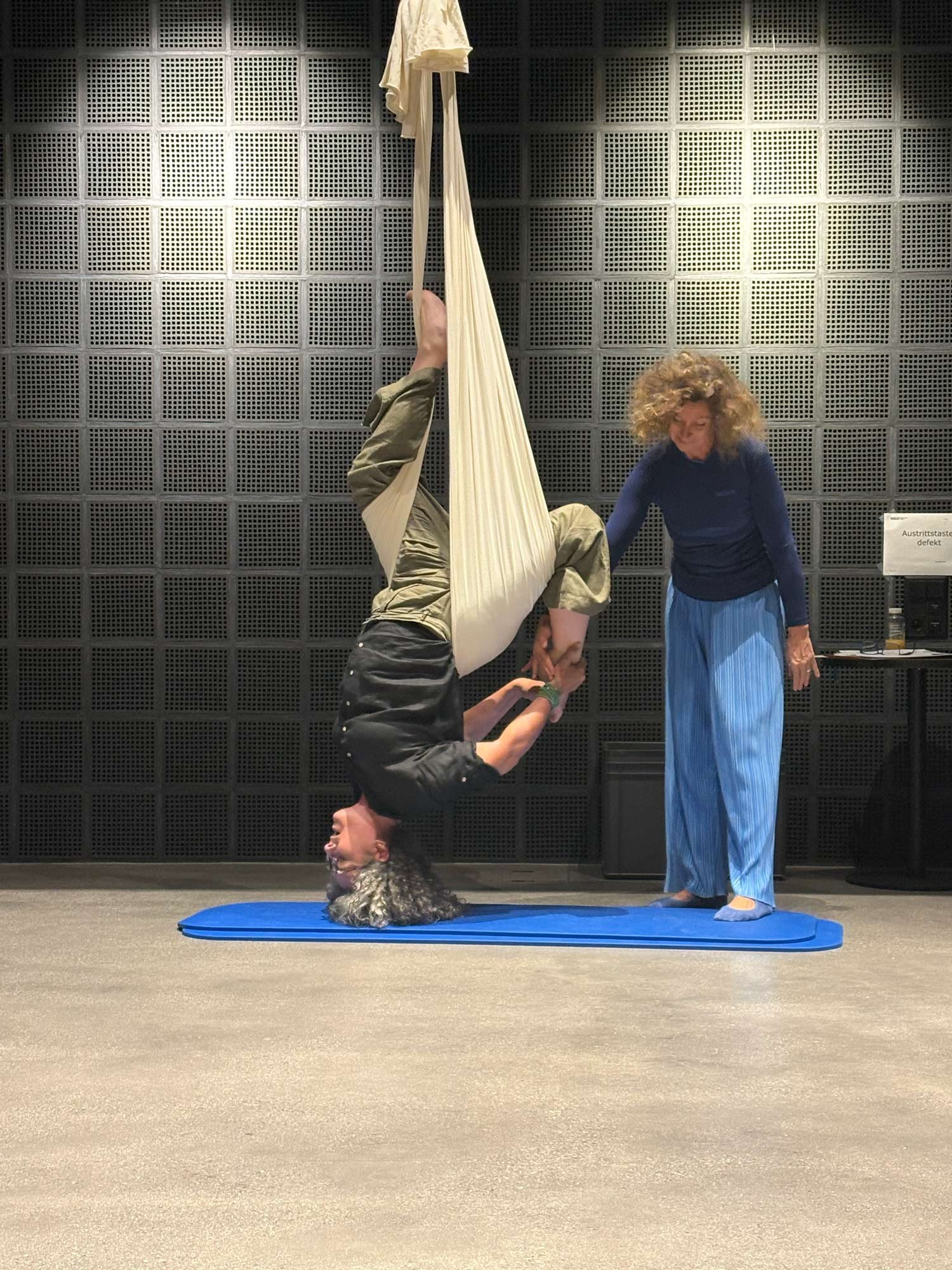 Jennie Such explores resonance with Izabela Jezowska through her KinEmission pedagogy
