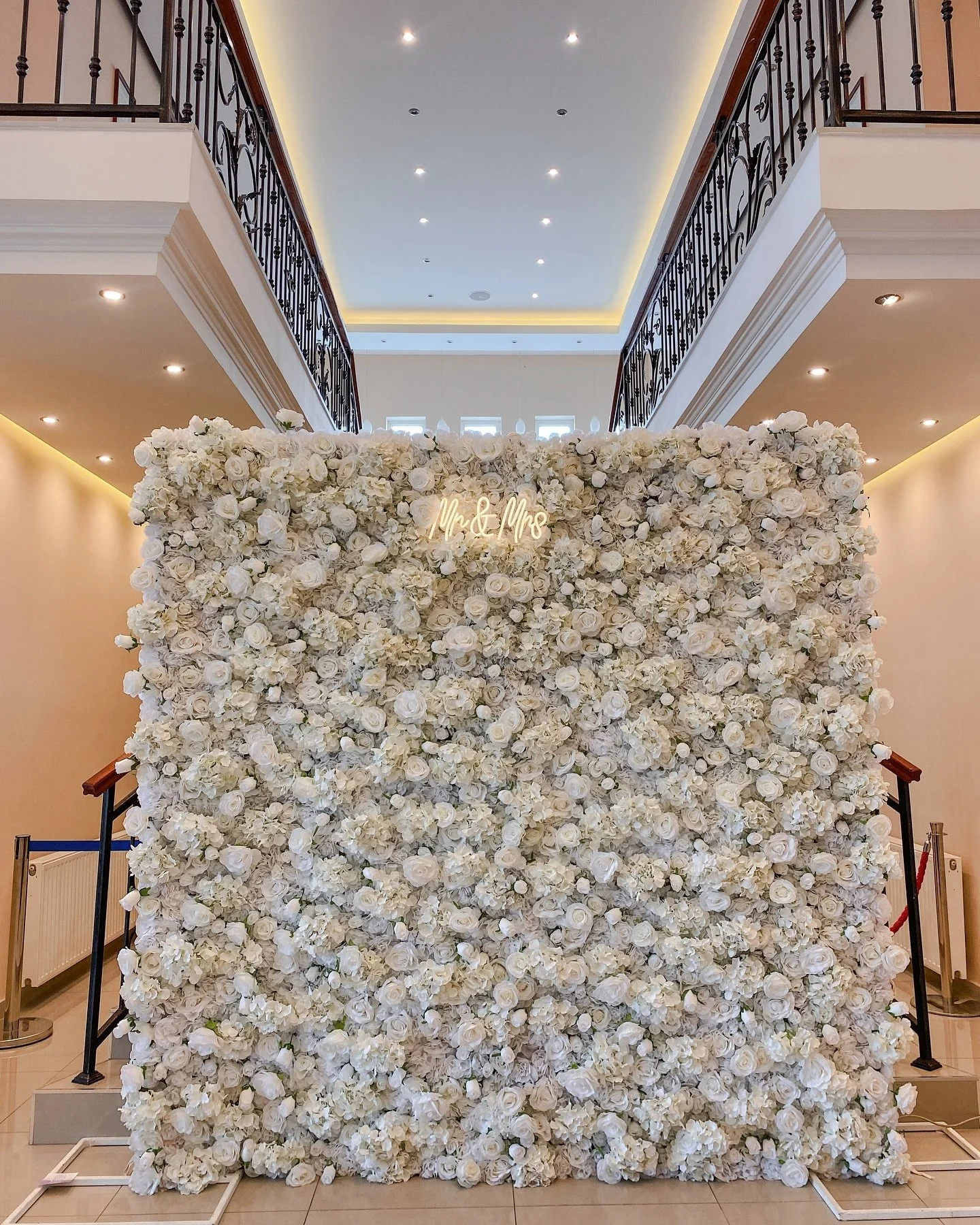 Transformi&scaron;ite va&scaron;e događaje sa na&scaron;im cvetnim zidovima ✨🤍
White Beige zid 

Rezervacije ⬇️
Website: cvetnizid.rs
Putem DMa 📨
Kontakt telefon: 064/0288901

______________
#cvetnizid #cvetnizidzaslikanje #dekoracijavencanja #venc