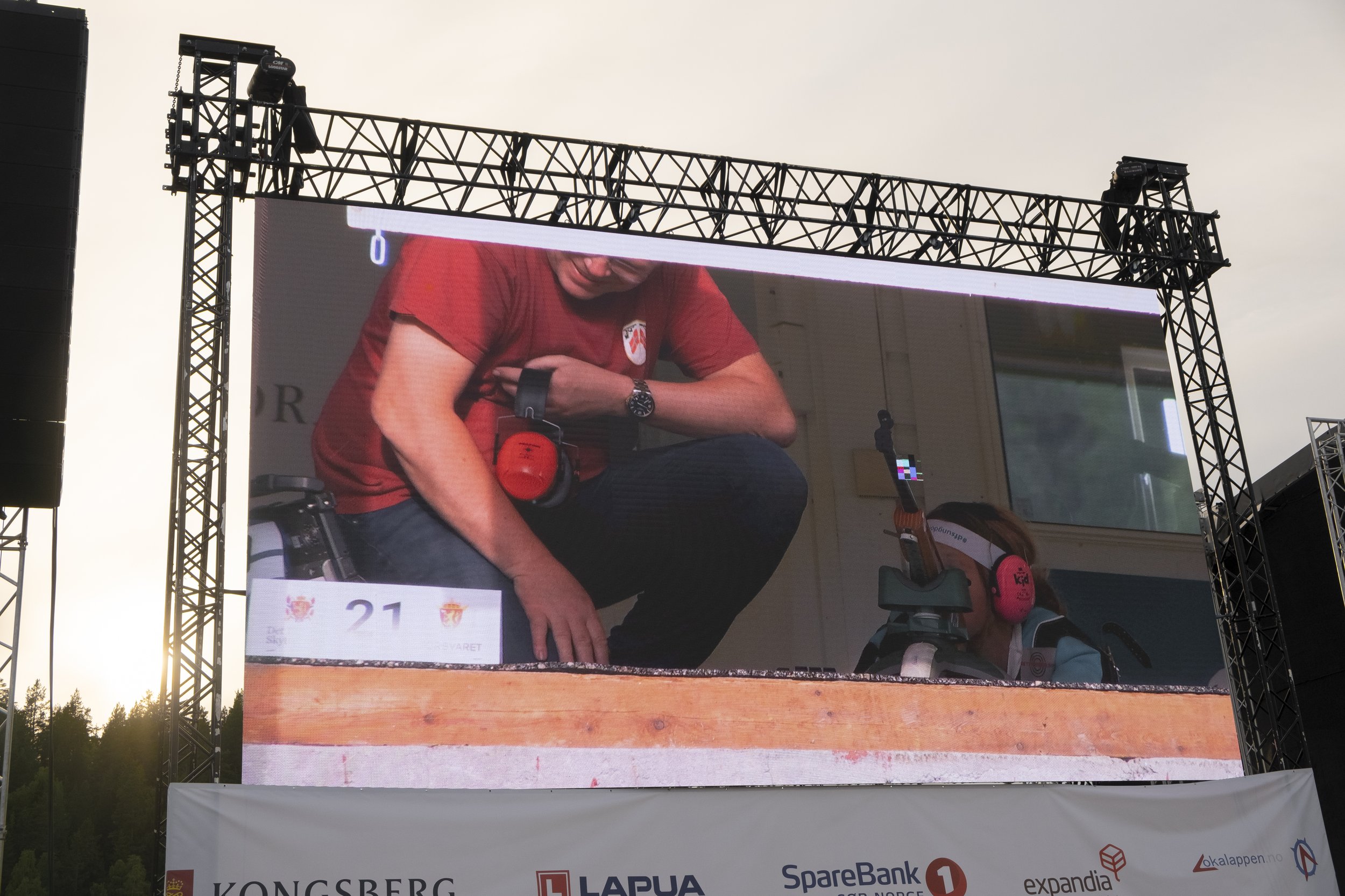 Adelen og Terje på storskjerm