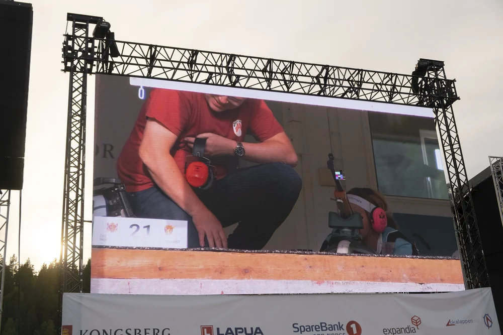 Adelen og Terje på storskjerm