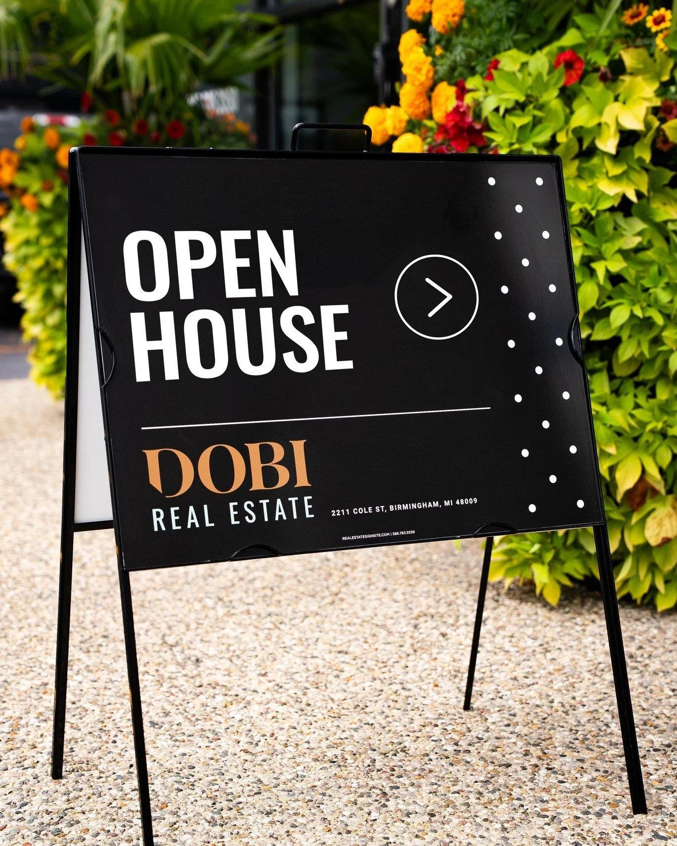 🚀One of the simplest and most effective ways to grow your real estate business? Open houses.
Here’s why I’m such a big believer:
➡️You meet potential clients face-to-face. Relationships start here.
➡️You sharpen your sales and communica