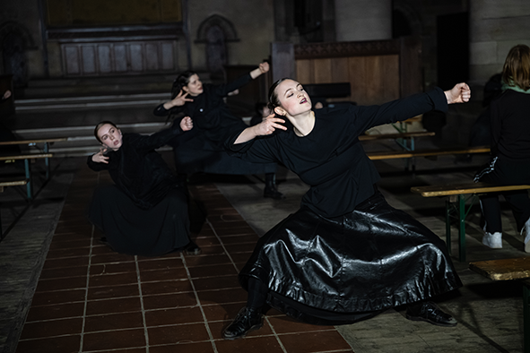 The-Ministry-BowArrow-PhotoEllyWelford.png