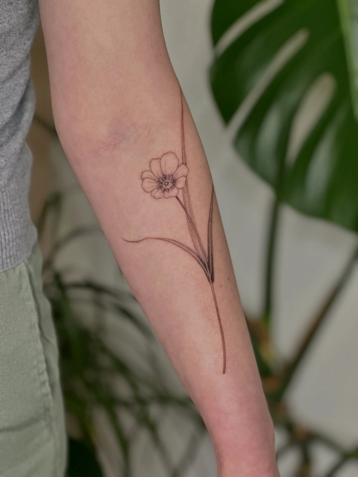 a beautiful buttercup for Keely! This piece was actually adapted from the story I posted a few months ago (shown in slide 5) of a flow I had been dreaming about 💛✨ thank you so much for your trust Keely, it&rsquo;s always lovely spending the day wit