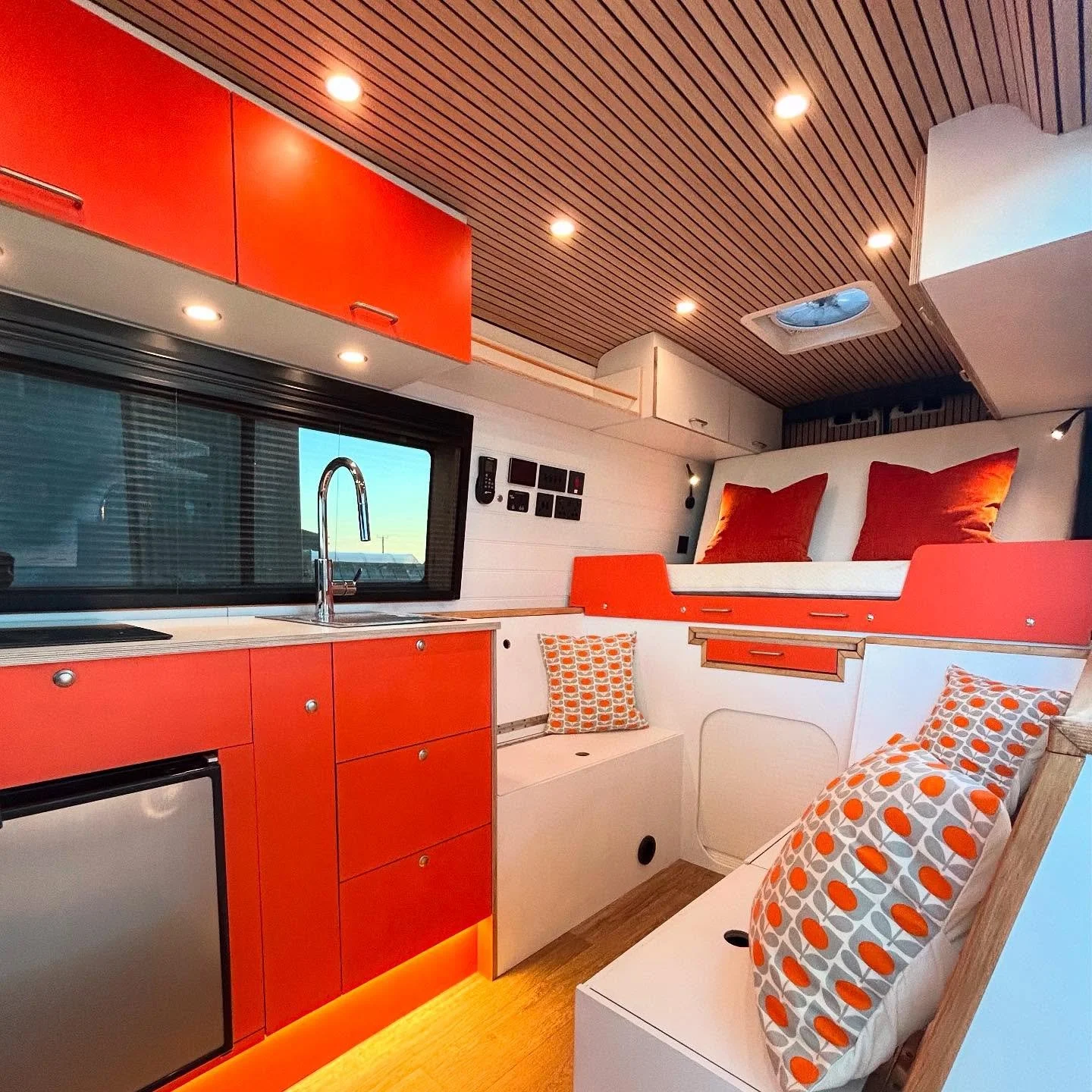 Our latest conversion is now complete and handed back to the customer. Our viola layout with a few bespoke add ons 🍊

#camper #campervan #campervanconversion #conversion #vwcrafter #vw #vanconversion #gasfree #offgrid