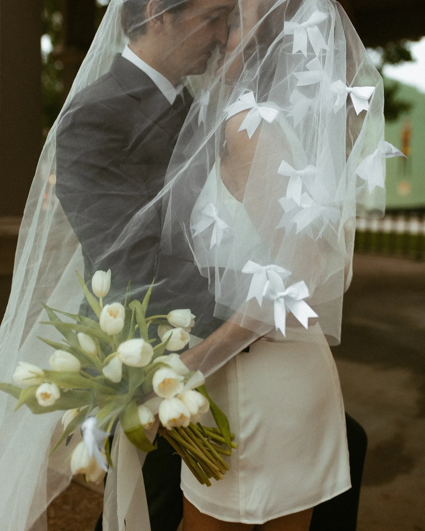 White tulips symbolize a love that&rsquo;s pure, elegant, and everlasting &mdash; just like this beautiful intimate elopement. 

Photographer: @rosella_photography_ 
Florals: @floralin.designs 
Veil: @ejegownrentals