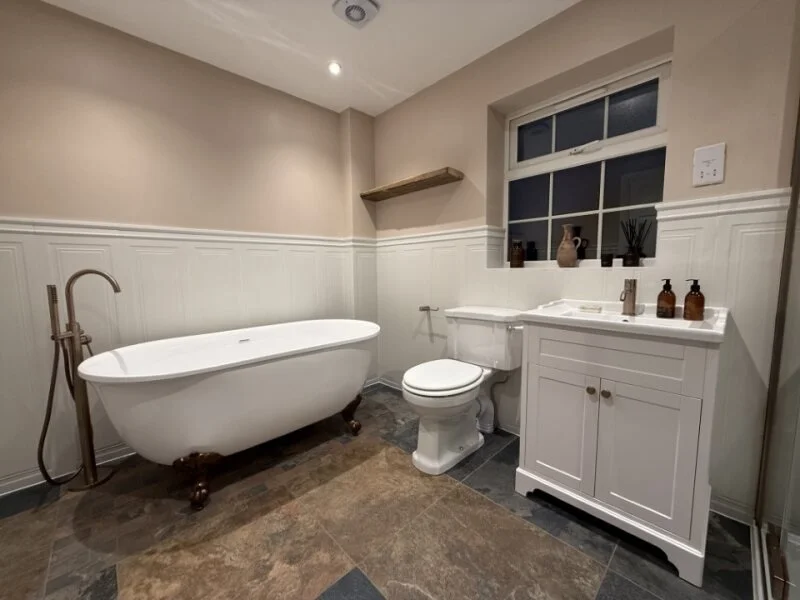 bathroom 3.jpg