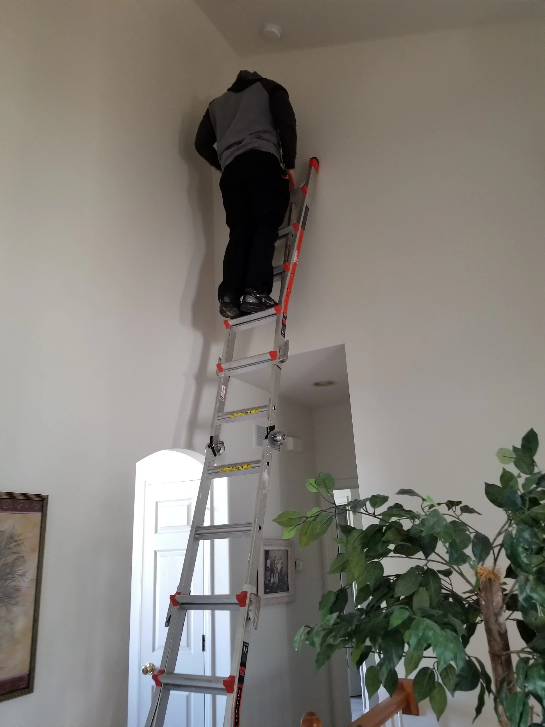 Clayton Missouri smoke alarm service and replacement in a home.