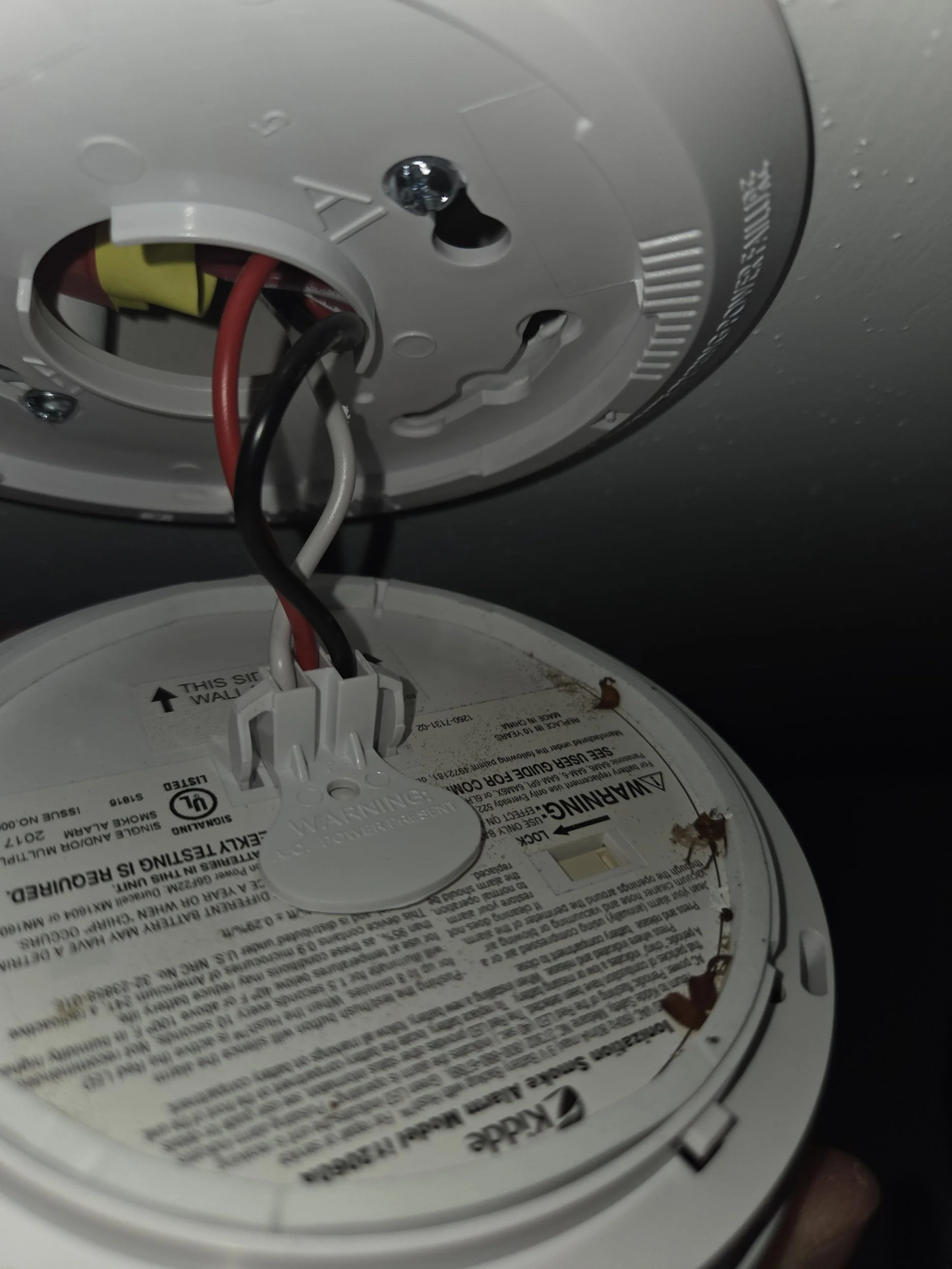 Hardwired smoke alarms installed throughout home