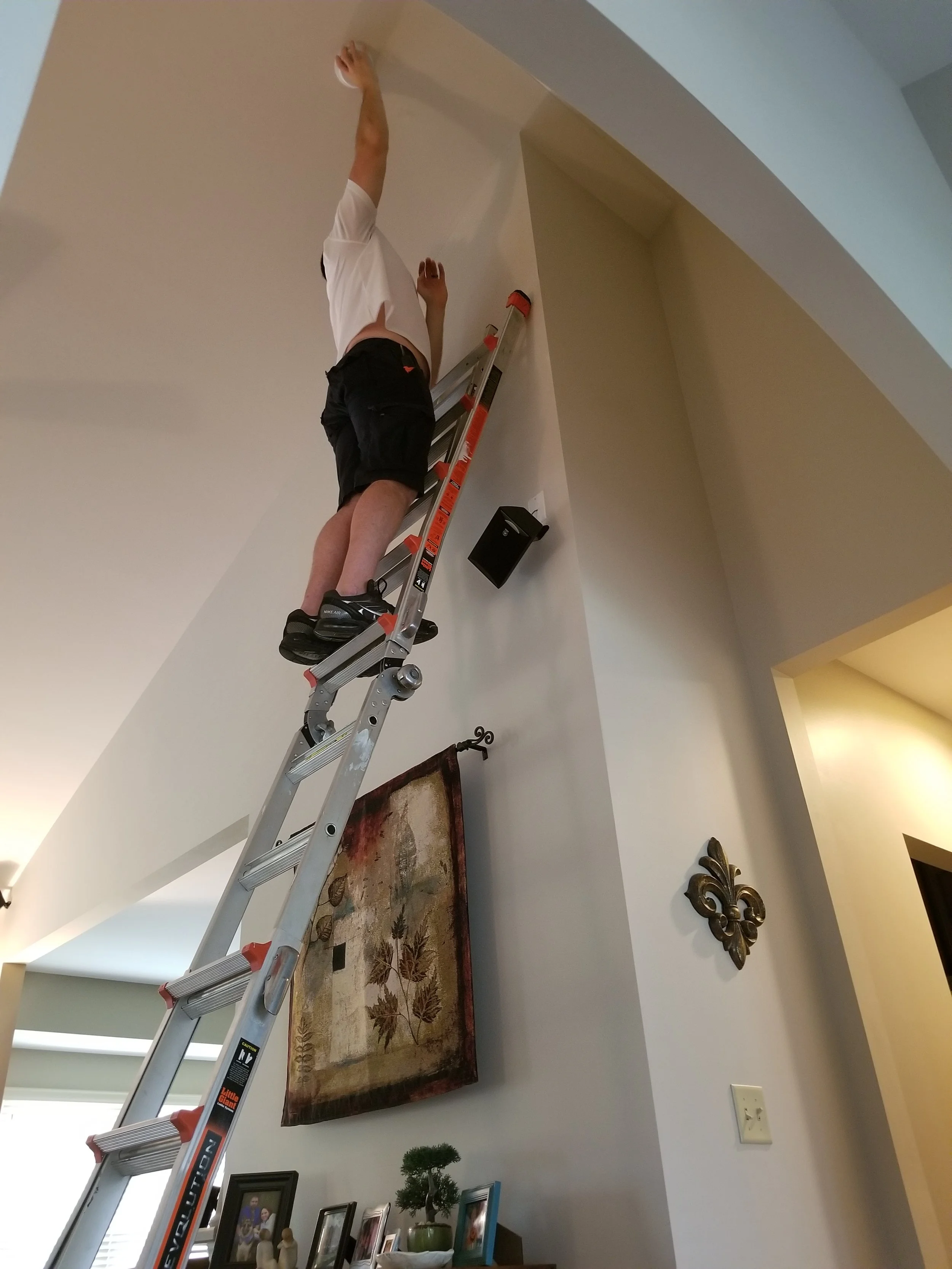 High ceiling smoke alarm in a home Dardenne Prairie mo