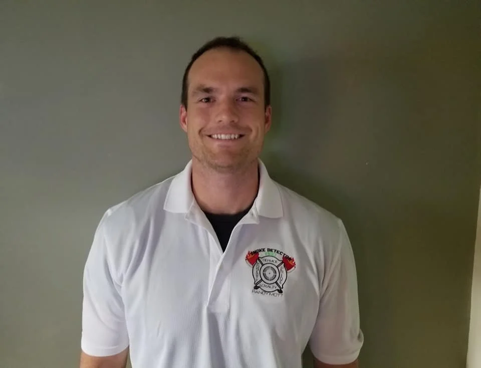 Smoke Detector Pro technician in Webster Groves MO