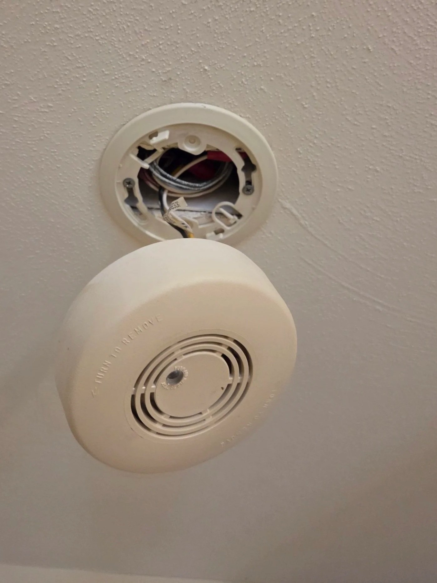Hardwired smoke detector services and replacement
