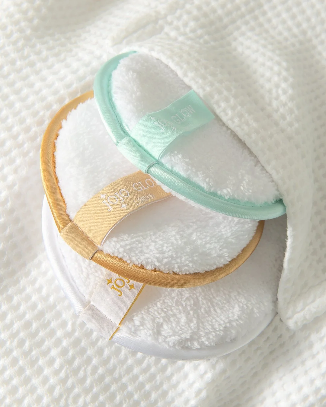 JoJo Glow reusable cleaning pads, product photography