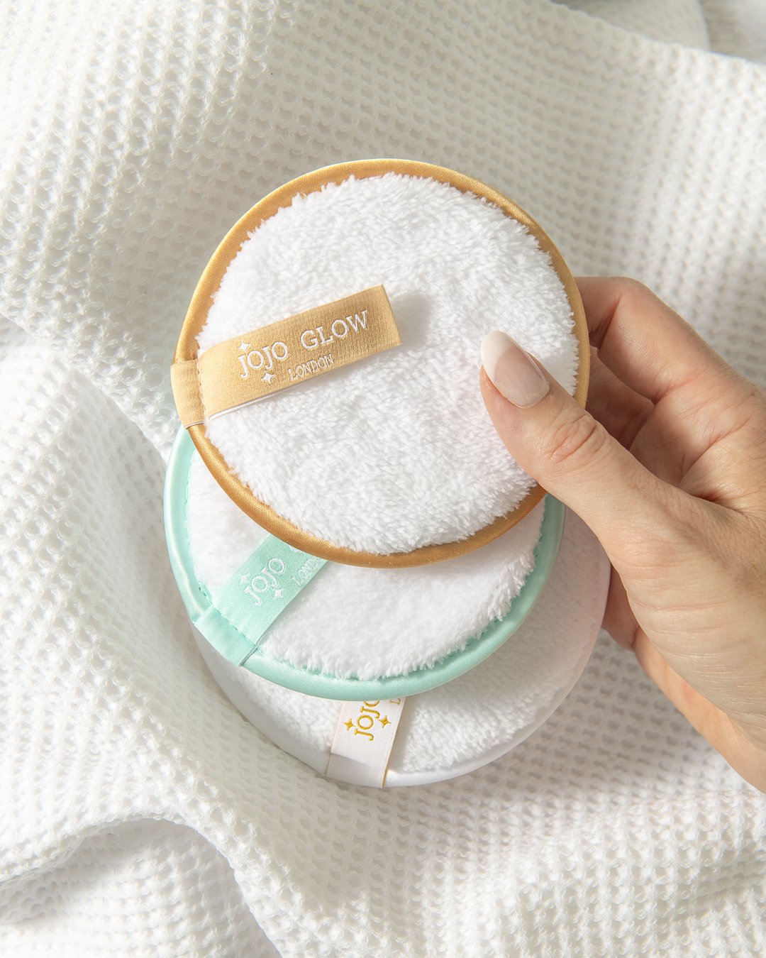 JoJo Glow reusable cleaning pads, product photography