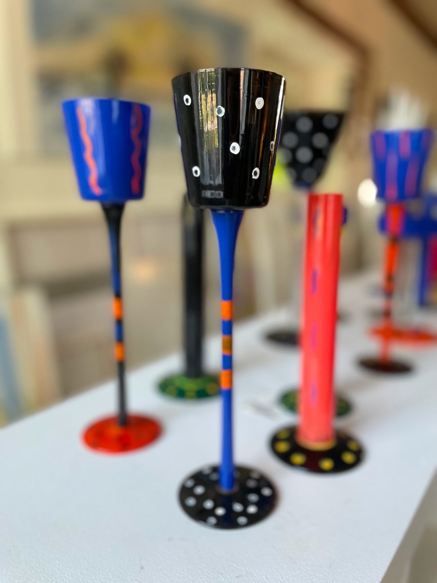 Svart lekfull ljusstake