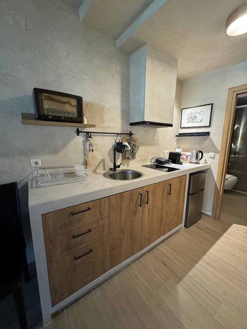 KITCHENETTE.jpg