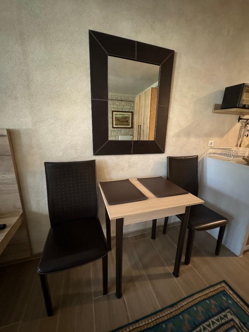 TABLE.jpg