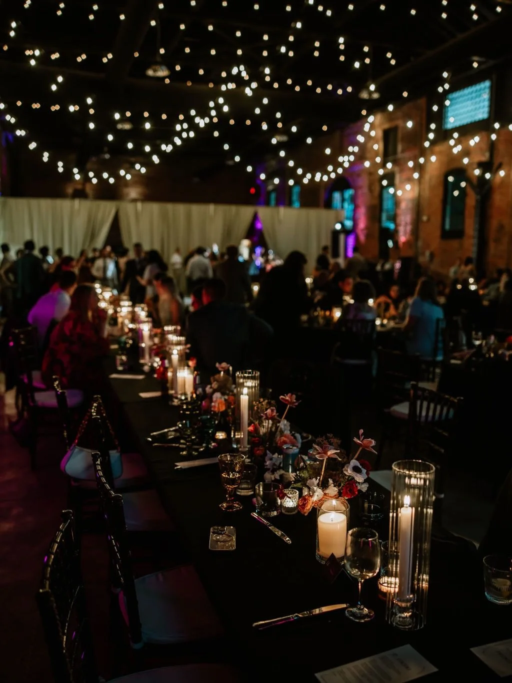 What do you do when the guest shuttle is going to be stuck for 45 minutes? Easy.

Swap the ceremony and cocktail hour 🍸 

That&rsquo;s exactly what we did for Lauren and Mike, and honestly, I wish more weddings were structured this way. Guests came 