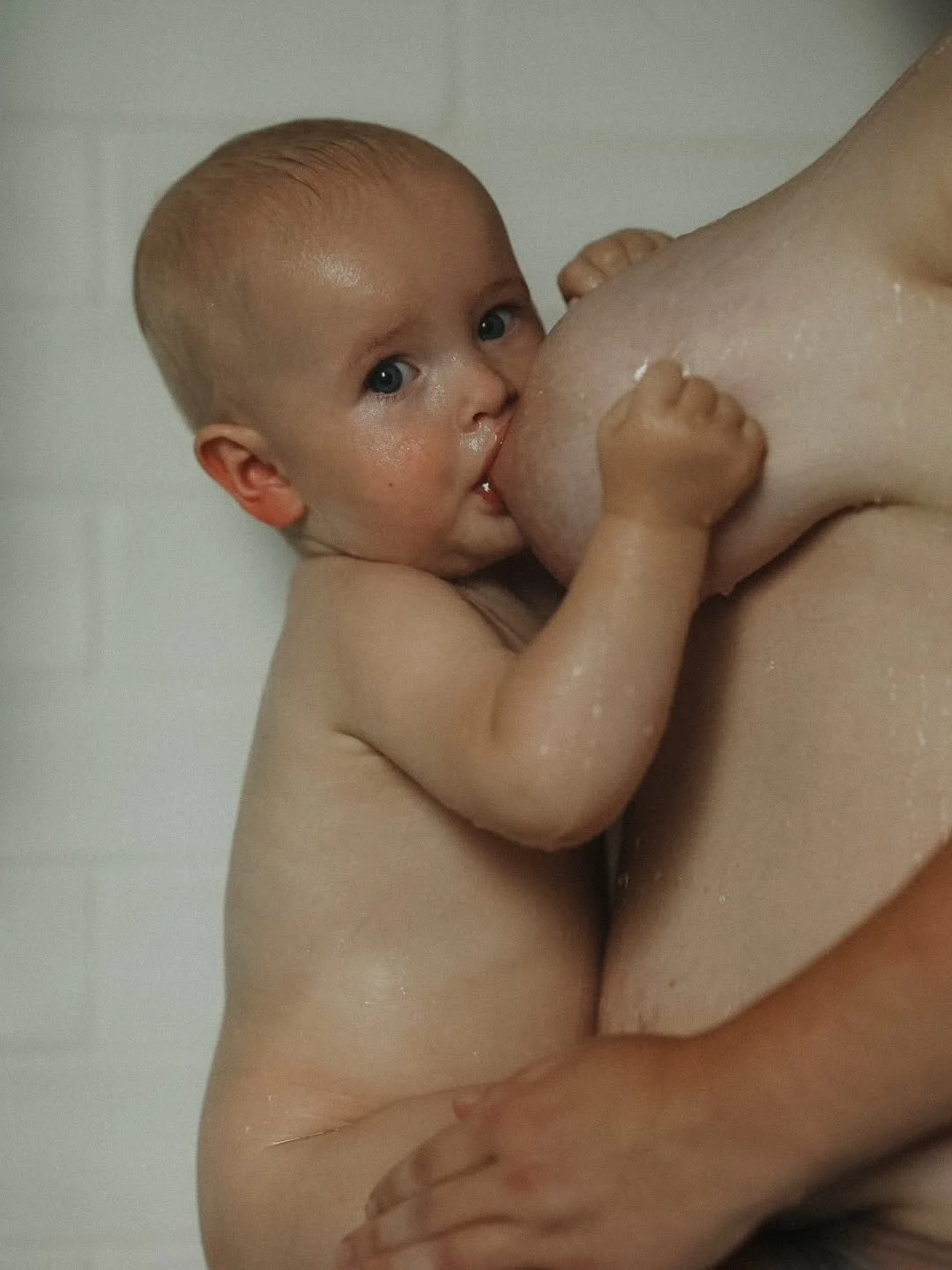 Ein Jahr wurdest Du Haut an Haut gen&auml;hrt. Wurdest mit Liebe &uuml;bersch&uuml;ttet und jeden Tag durch diese Welt begleitet. Du durftest Dich an Mamas Seite Schritt f&uuml;r Schritt vorwagen in das gro&szlig;e Abenteuer - gehalten und getragen. 