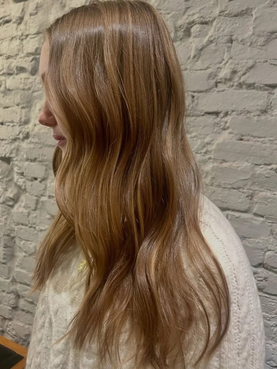 A gorgeous balayage by the most-amazing-stylist Mara  @marathealchemist #balayage #colorspecialist #avedacolor #blonde  #alchemydrycutlounge