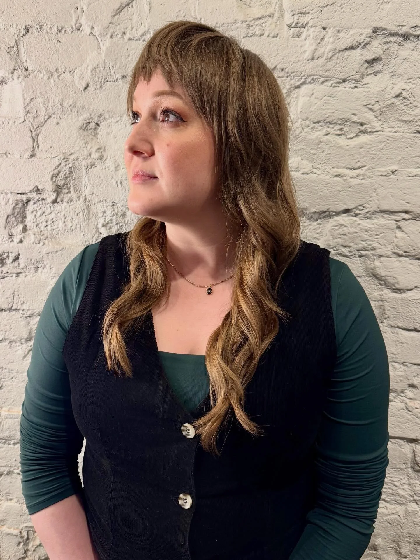 a cut for Laura by Heather 🖤 what a huge change for 2026! she came in wanting a shag but having many stylist fail on cutting enough layers and texture into her super dense hair. we used the thinning shears and a razor and went to town literally shre