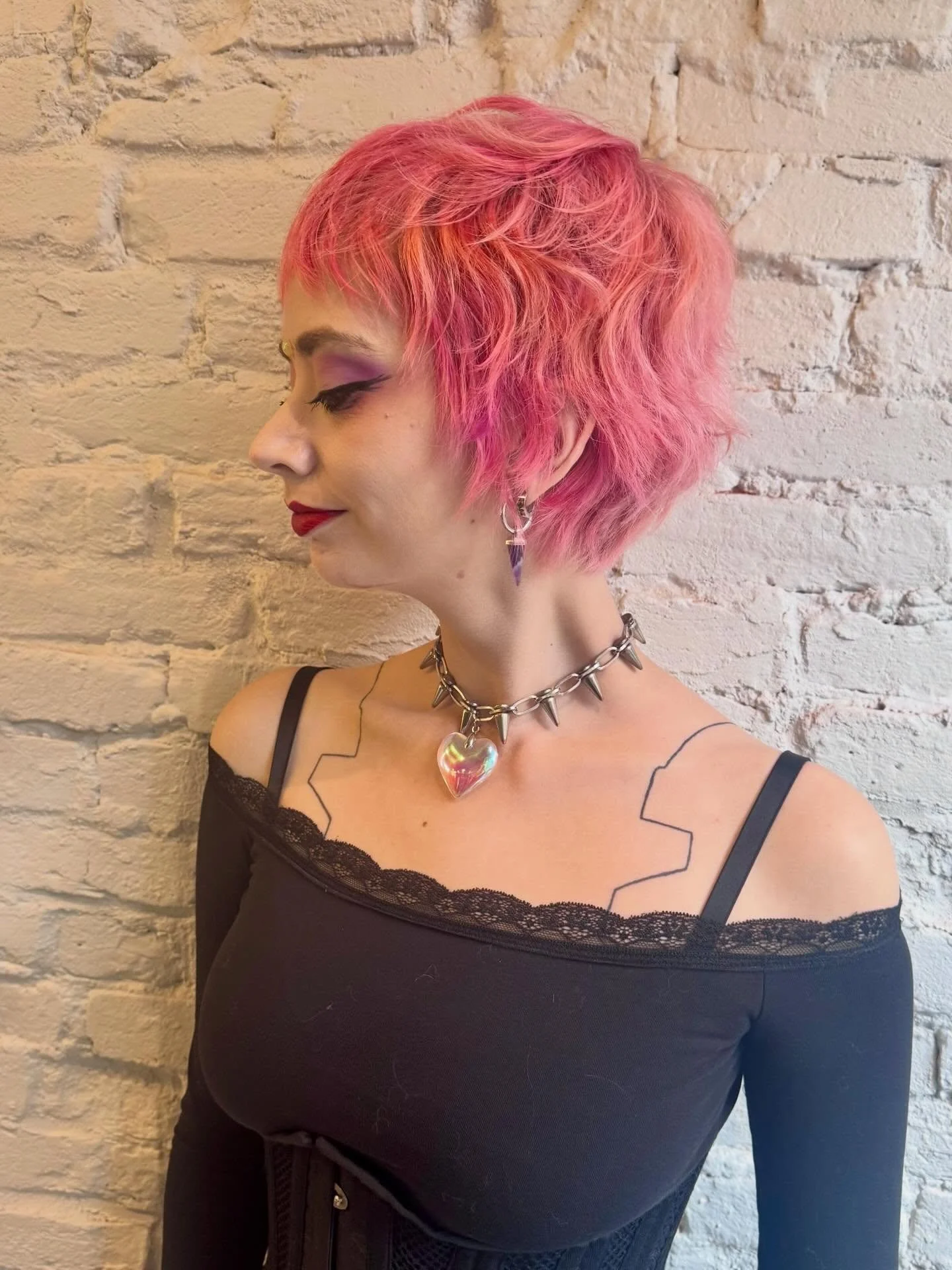 sneak peak at @lachanteusemichelle new cut. we took her from an asymmetrical bob to a 90&rsquo;s pixie shag. this goth-cyber-punk-model-opera singer is everything! cut by Heather 🩷